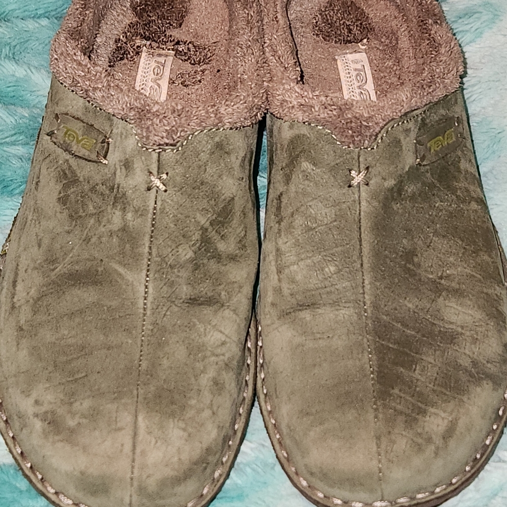 TEVA Kiru Mule Slides W 6.5 Spider Rubber Green Nubuck Sherpa lined Clogs